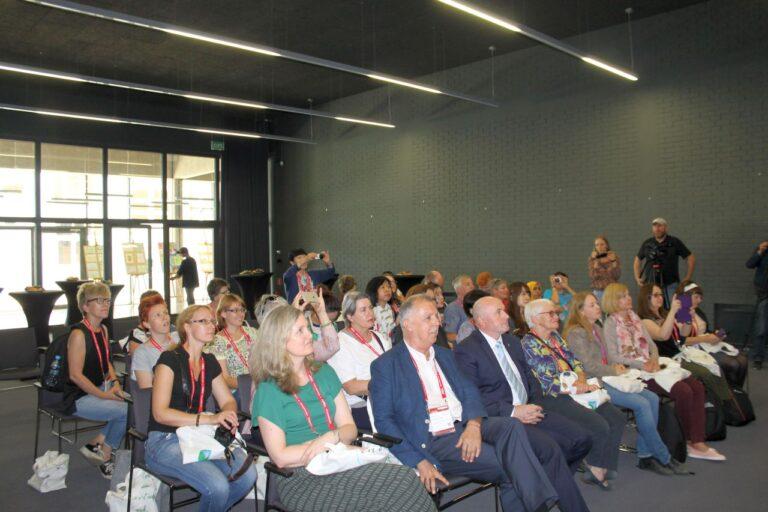 UCZESTNICY ŚWIATOWEGO KONGRESU BIBLIOTEK I INFORMACJI IFLA W CZARNYM BORZE