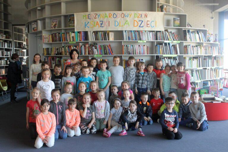 MIĘDZYNARODOWY DZIEŃ KSIĄŻKI DLA DZIECI
