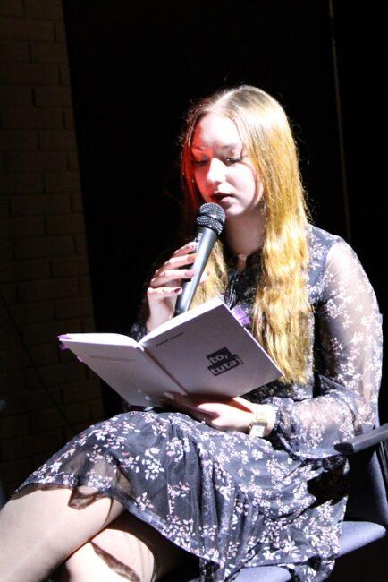 Aleksandra Kurnyta czyta poezję - Noc Bibliotek 2020