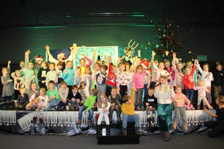 Teatralno-mikołajkowe zakończenie projektu
