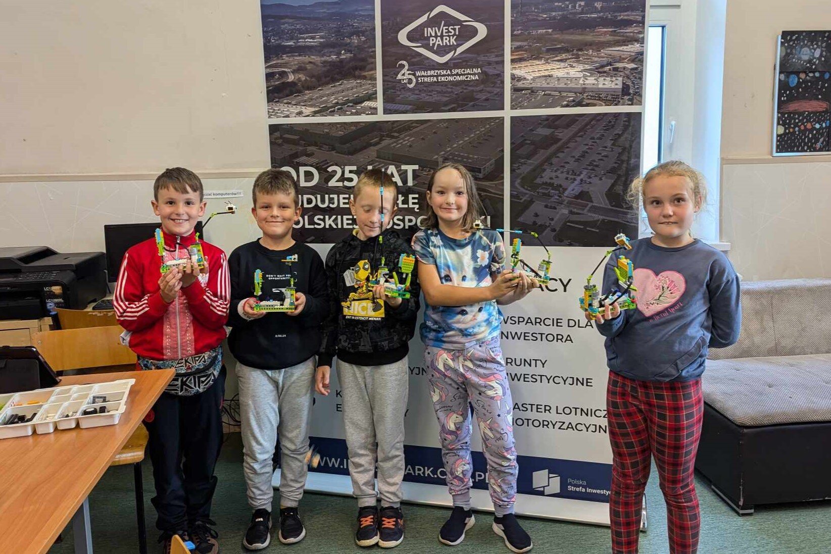 DZIECIAKI I ICH ROBOTY