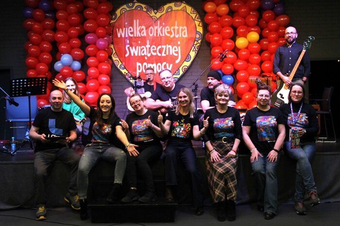 Pracownicy B+CK na scenie podczas 33 Finału WOŚP