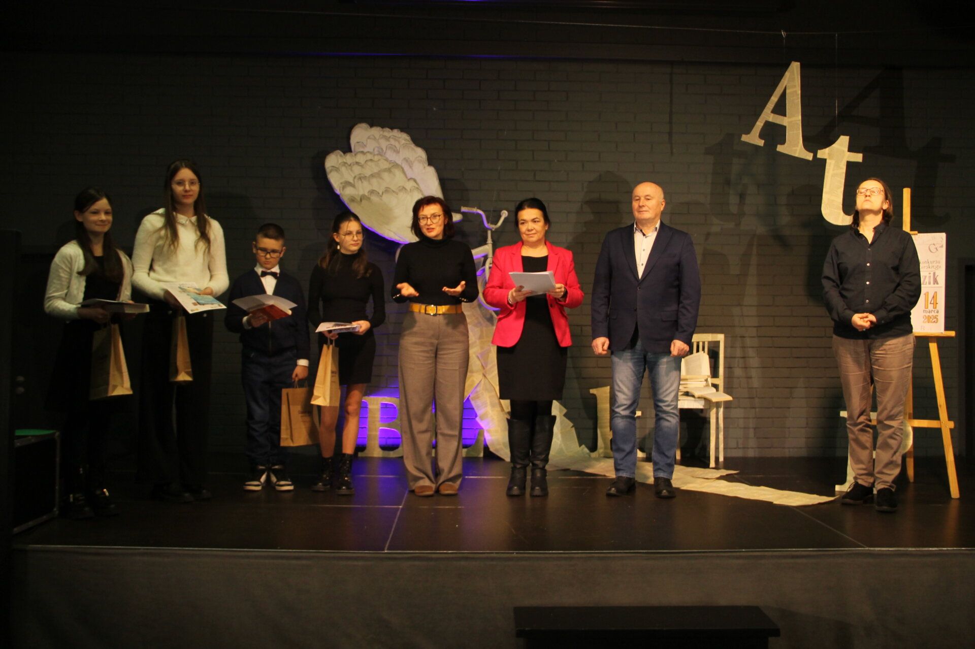 JURY I LAUREACI W KATEGORII MŁODSI