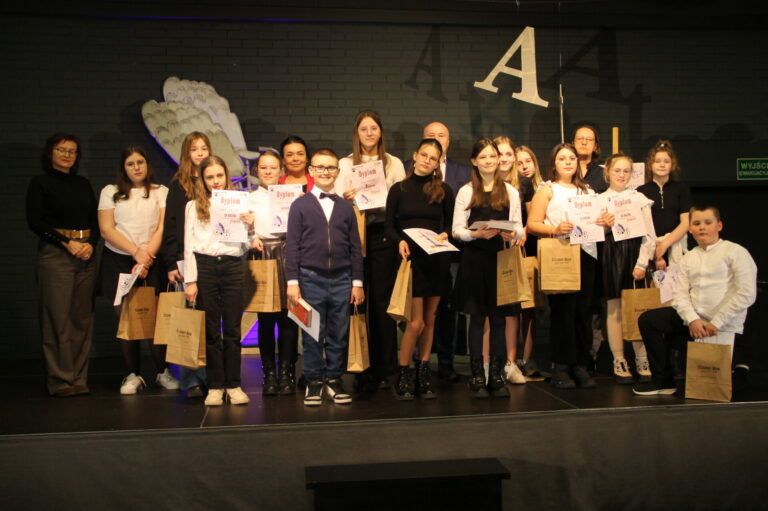 UCZESTNICY KONKURSU, JURY ORAZ WÓJT GMINY