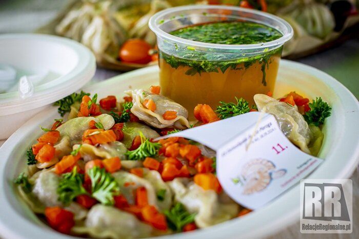 Zdjęcie przedstawiające pierogi na Konkursie Pierogowym podczas Dożynek Gminnych w Czarnym Borze
