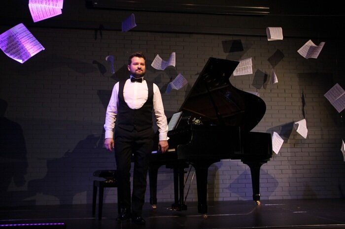 Pianista Piotr Łukaszczyk występuje podczas Recitalu Chopinowskiego w B+CK