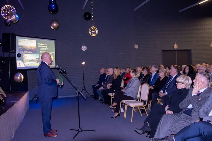 Wystąpienie wójta gminy czarny Bór podczas koncertu noworocznego w B+CK w Czarnym Borze