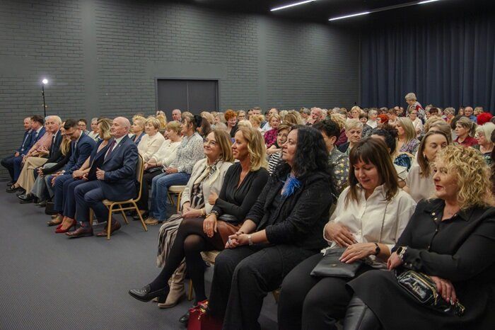 Publiczność podczas koncertu Norbiego na gminnym Dniu Kobiet
