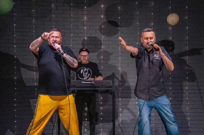 Norbi Team na scenie podczas 15. gminnego dnia kobiet w B+CK w Czarnym Borze