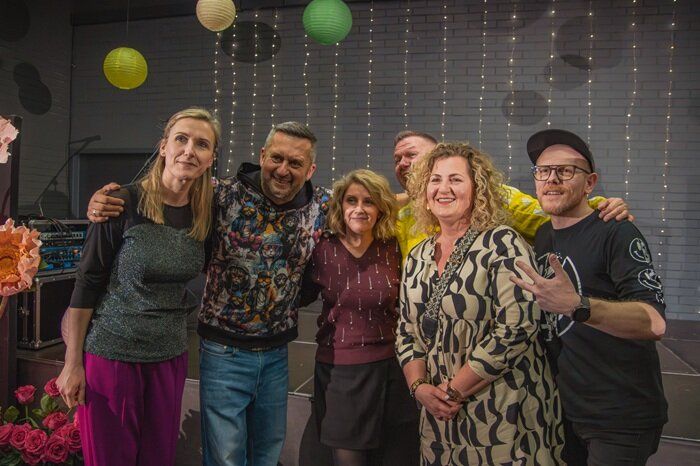 Panie pozują do wspólnego zdjęcia z Norbi Team